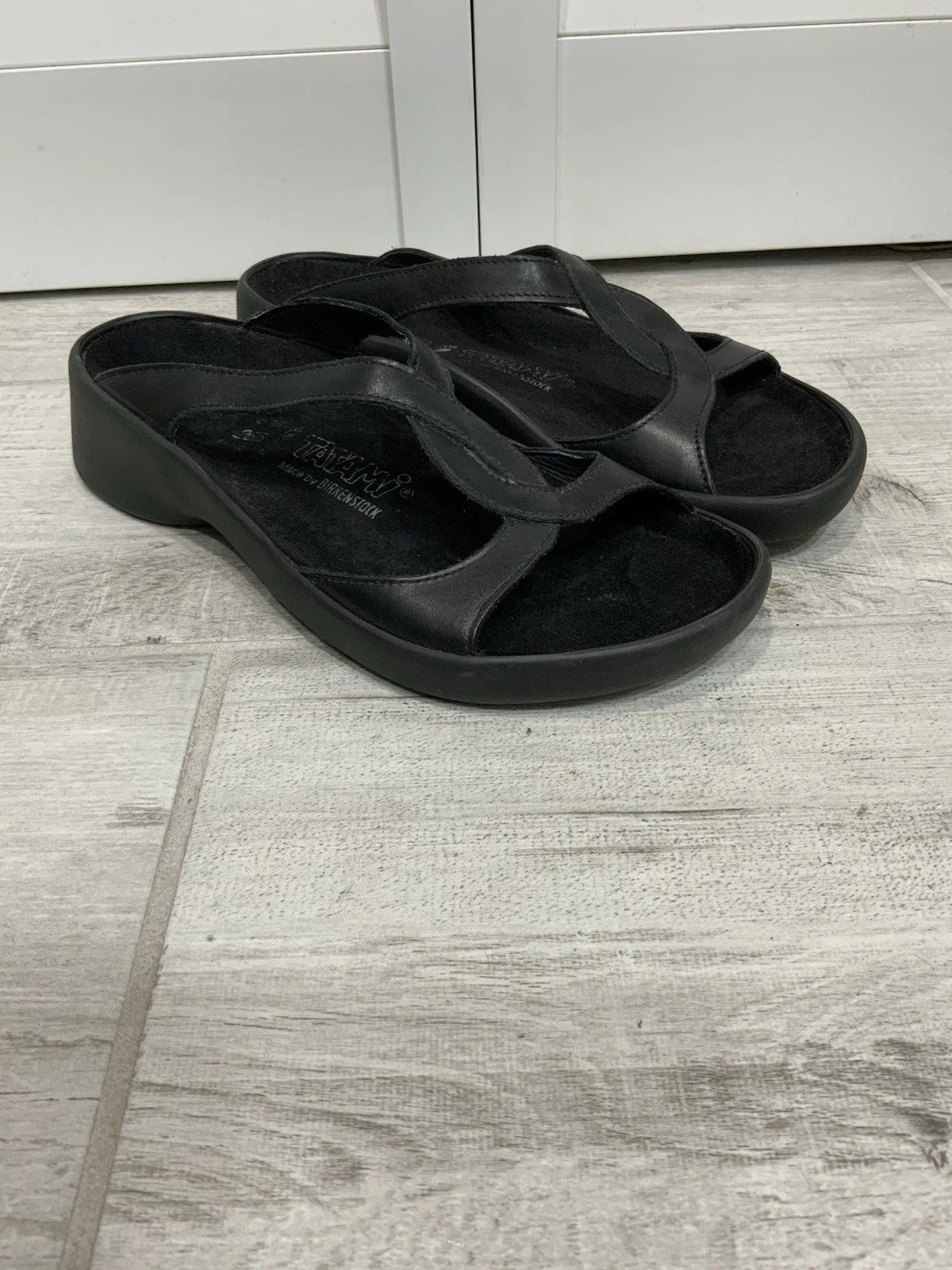 Tatami By Birkenstock Women’s 10 US/ 41 EU Black Leather Cross Strap Sandals