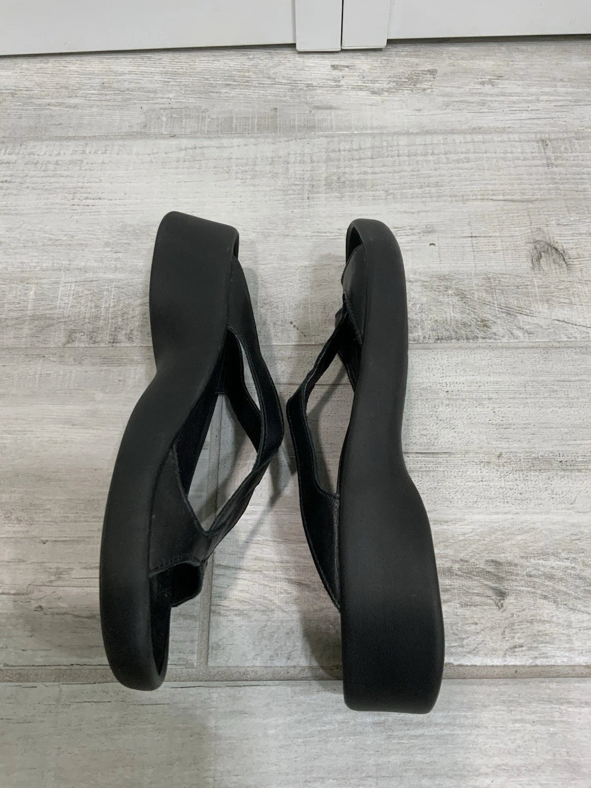 Tatami By Birkenstock Women’s 10 US/ 41 EU Black Leather Cross Strap Sandals