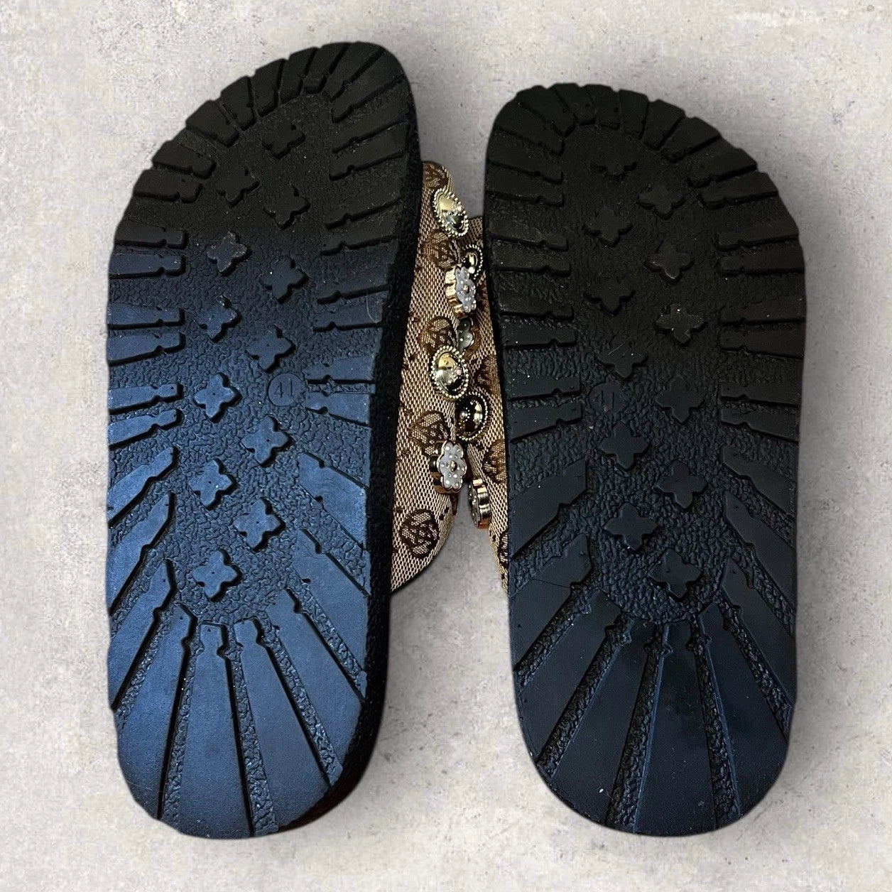 Vittorio Ventura Women’s Size 10 Buckle Embellished Thick Sole Slide Sandals