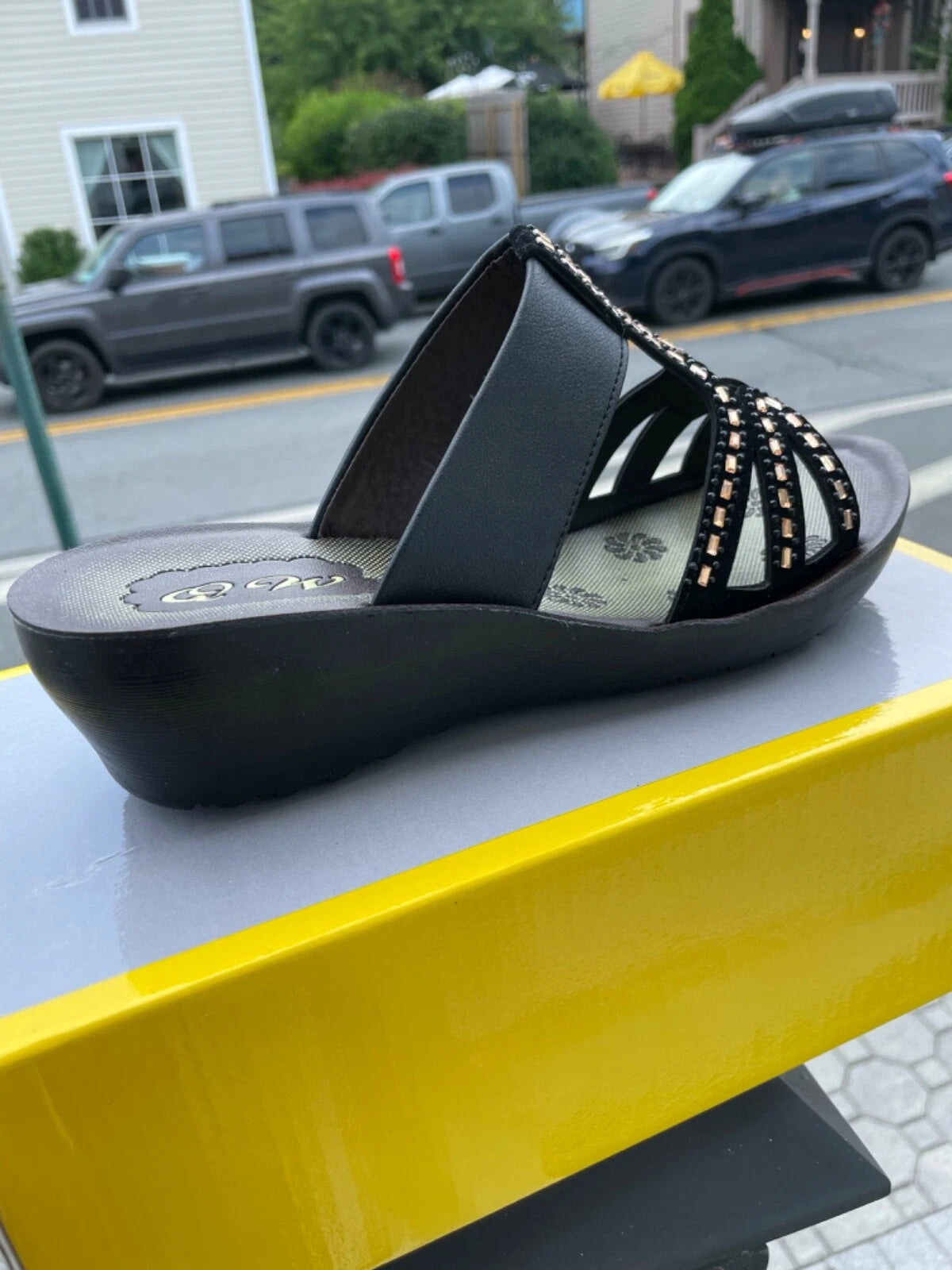 Womens Sparkling Brown QW Open Toe Sandals New in Box style L-17