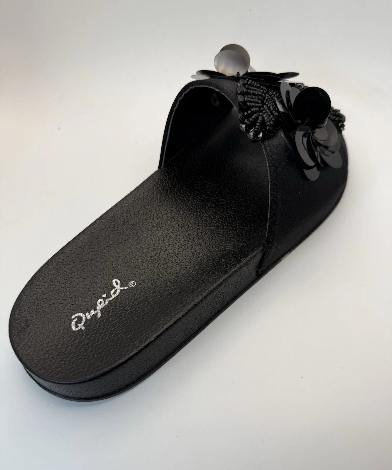 Qupid Women's Fashion Satin Black Flower Slides Sandals Flip Flops Sz 6 New