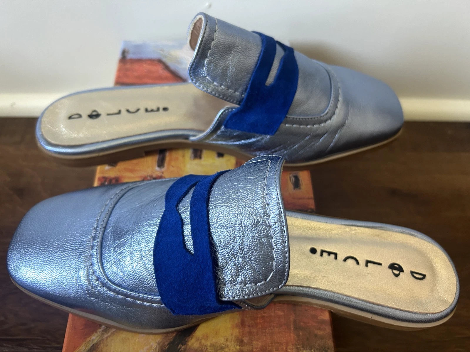 NWOB Women's Dolce Made in Greece Blue Summer Closed Toe Mules Sandals Size 7M