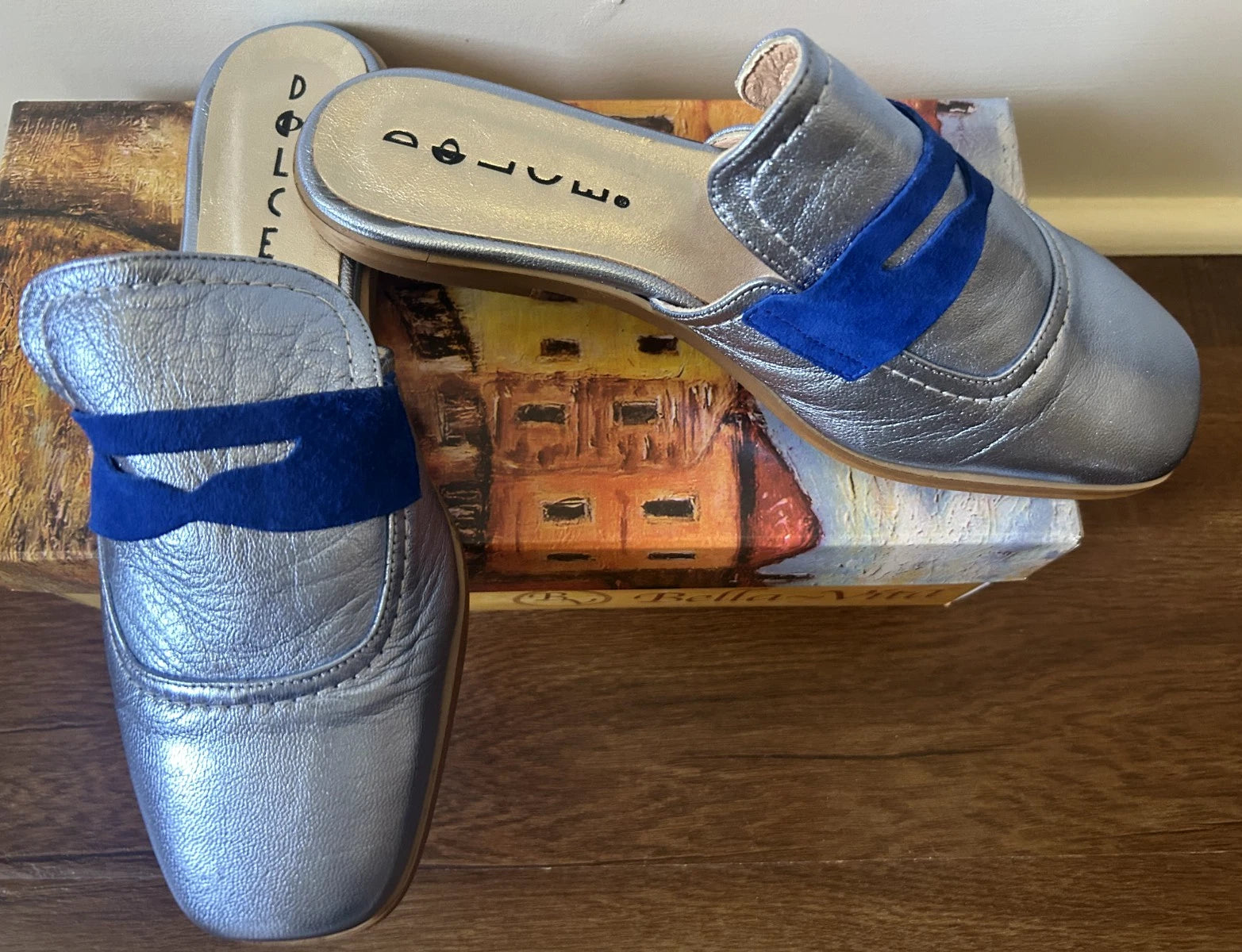 NWOB Women's Dolce Made in Greece Blue Summer Closed Toe Mules Sandals Size 7M