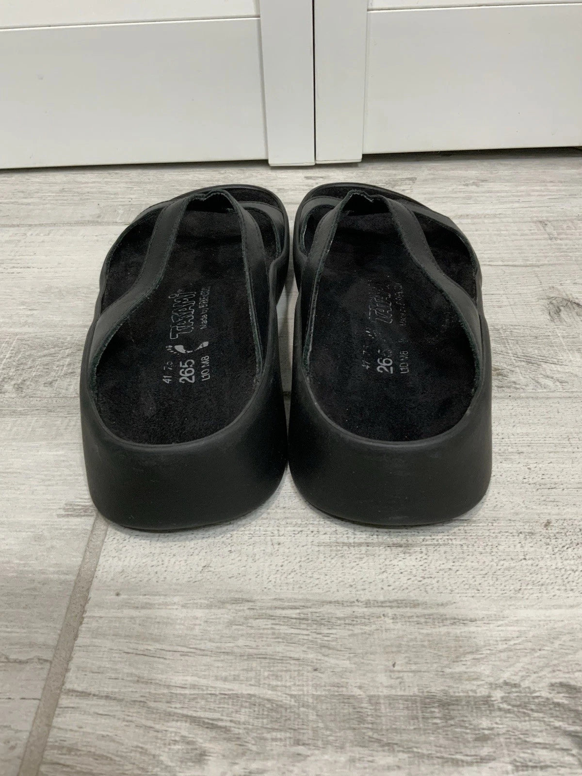 Tatami By Birkenstock Women’s 10 US/ 41 EU Black Leather Cross Strap Sandals