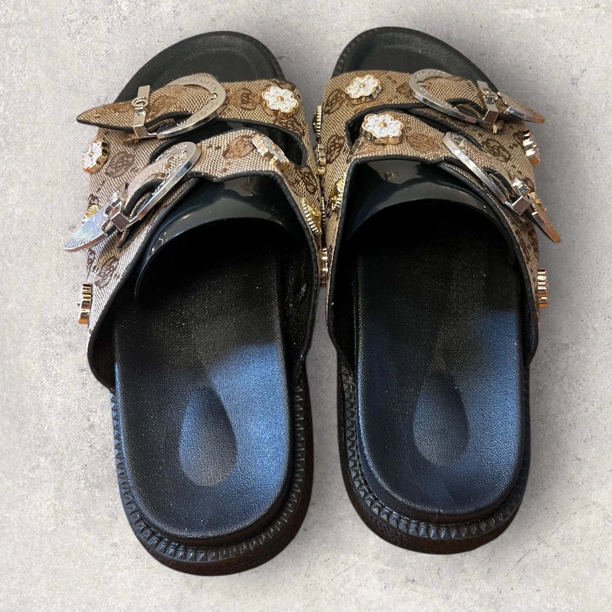 Vittorio Ventura Women’s Size 10 Buckle Embellished Thick Sole Slide Sandals