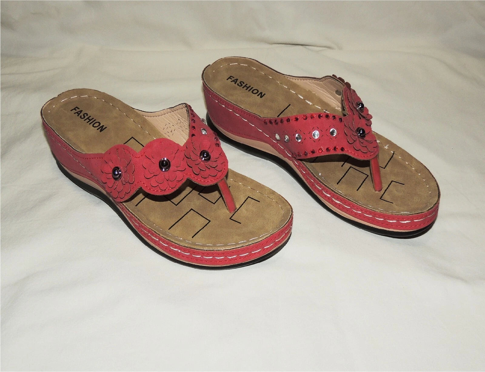 Women's Sz8.5(41) Red Floral-Applique Rhinestone Wedge Fashioned Flip Flops