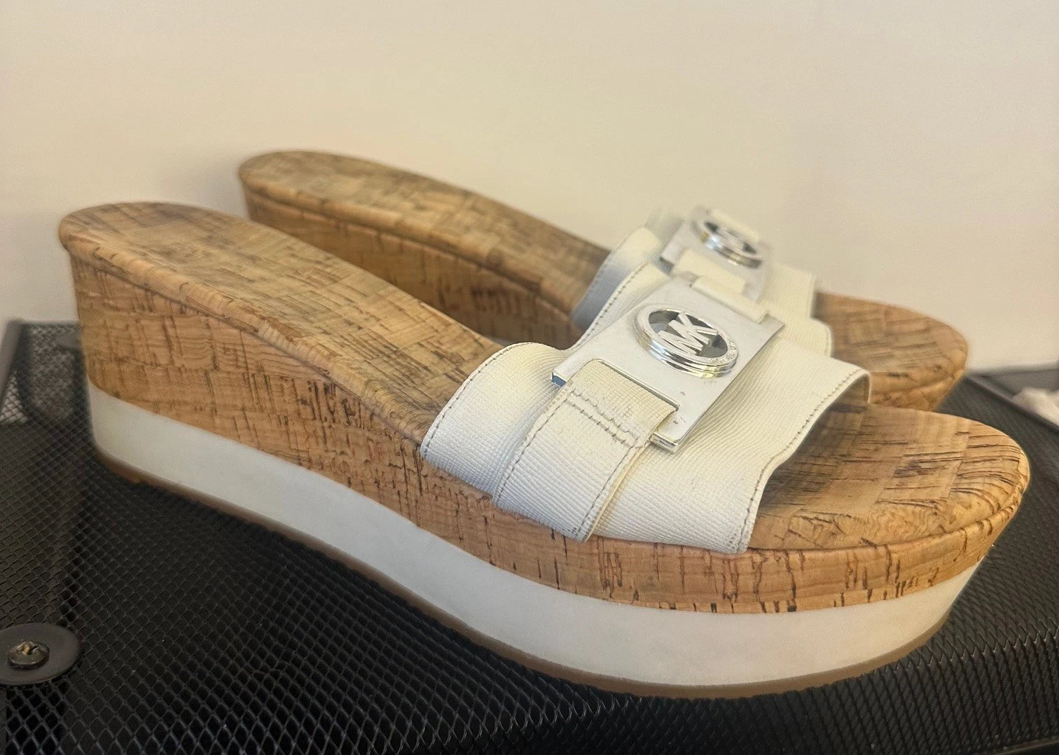 🔥Michael Kors MK Warren Platform Slides~Women’s Size 8.5~ White Slip~On Sandals