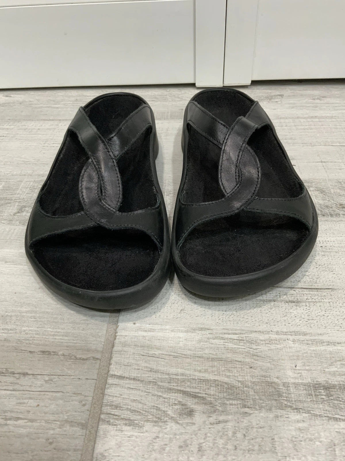 Tatami By Birkenstock Women’s 10 US/ 41 EU Black Leather Cross Strap Sandals