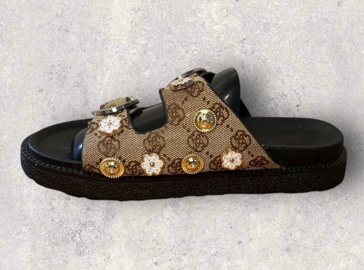 Vittorio Ventura Women’s Size 10 Buckle Embellished Thick Sole Slide Sandals