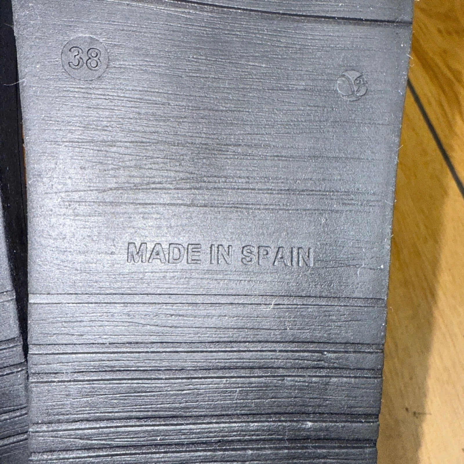 Yokono Gold Woven Leather Adjustable Buckle Slides Sandals Size 7.5