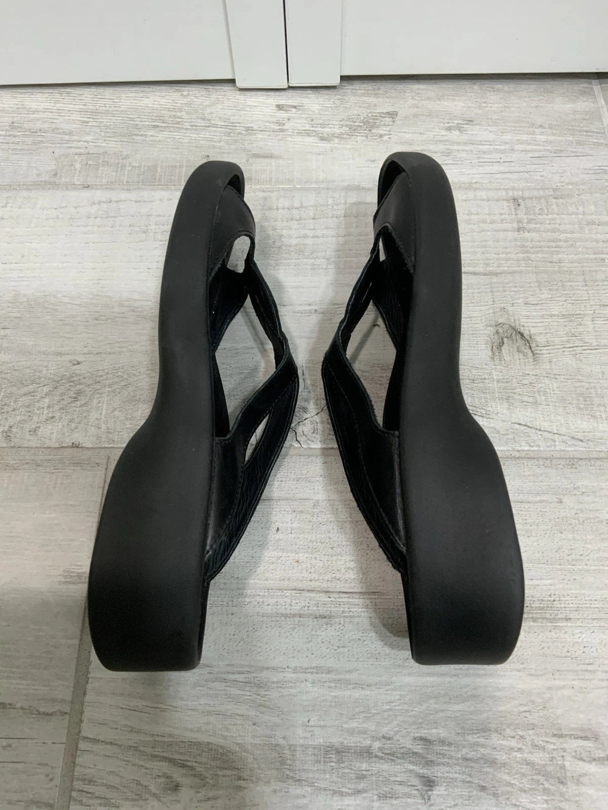 Tatami By Birkenstock Women’s 10 US/ 41 EU Black Leather Cross Strap Sandals