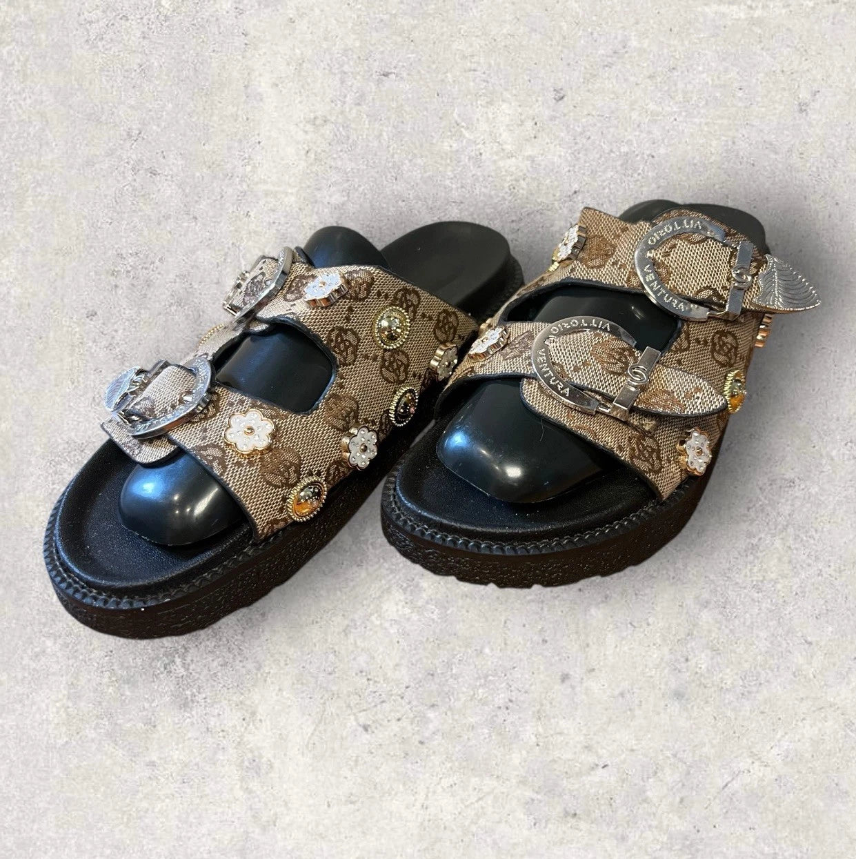 Vittorio Ventura Women’s Size 10 Buckle Embellished Thick Sole Slide Sandals