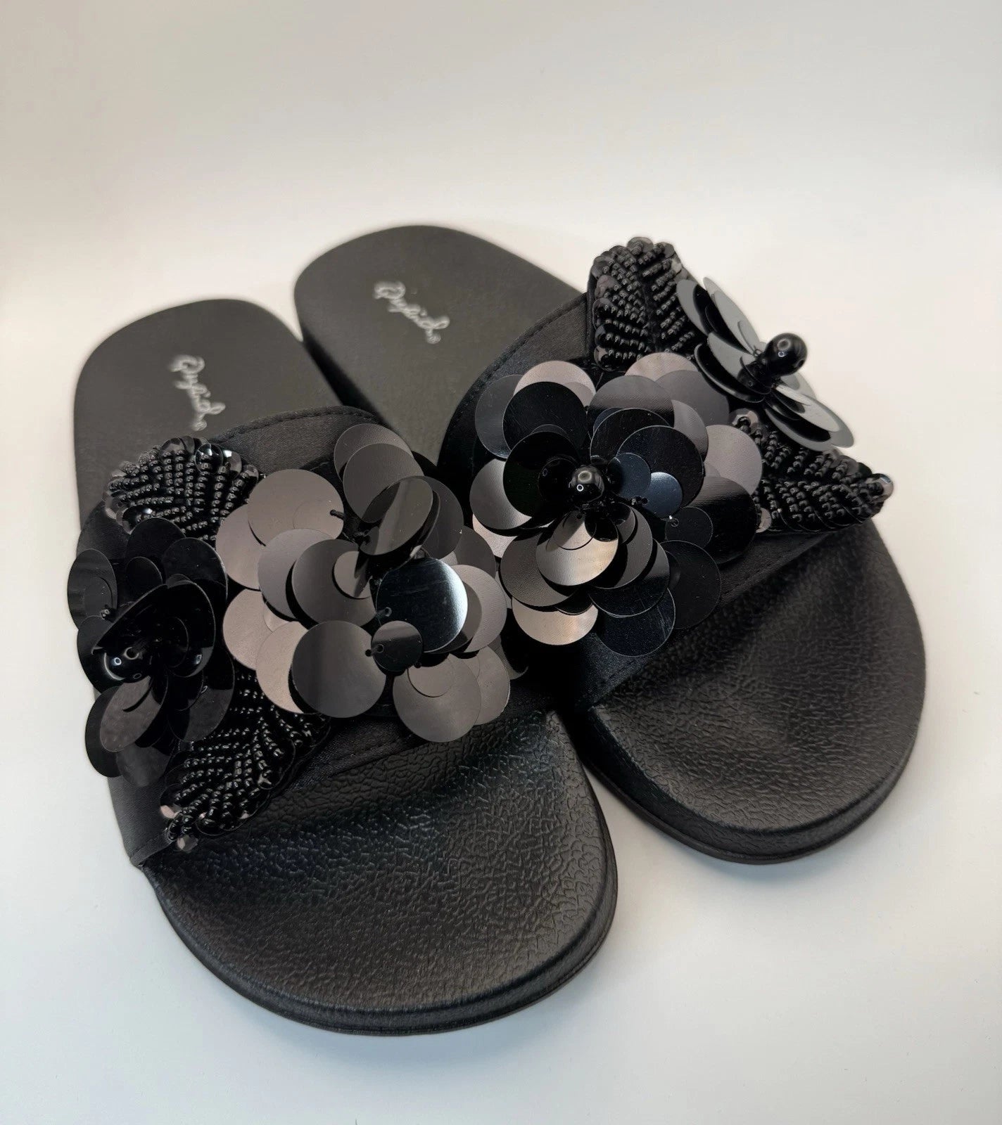 Qupid Women's Fashion Satin Black Flower Slides Sandals Flip Flops Sz 8 New