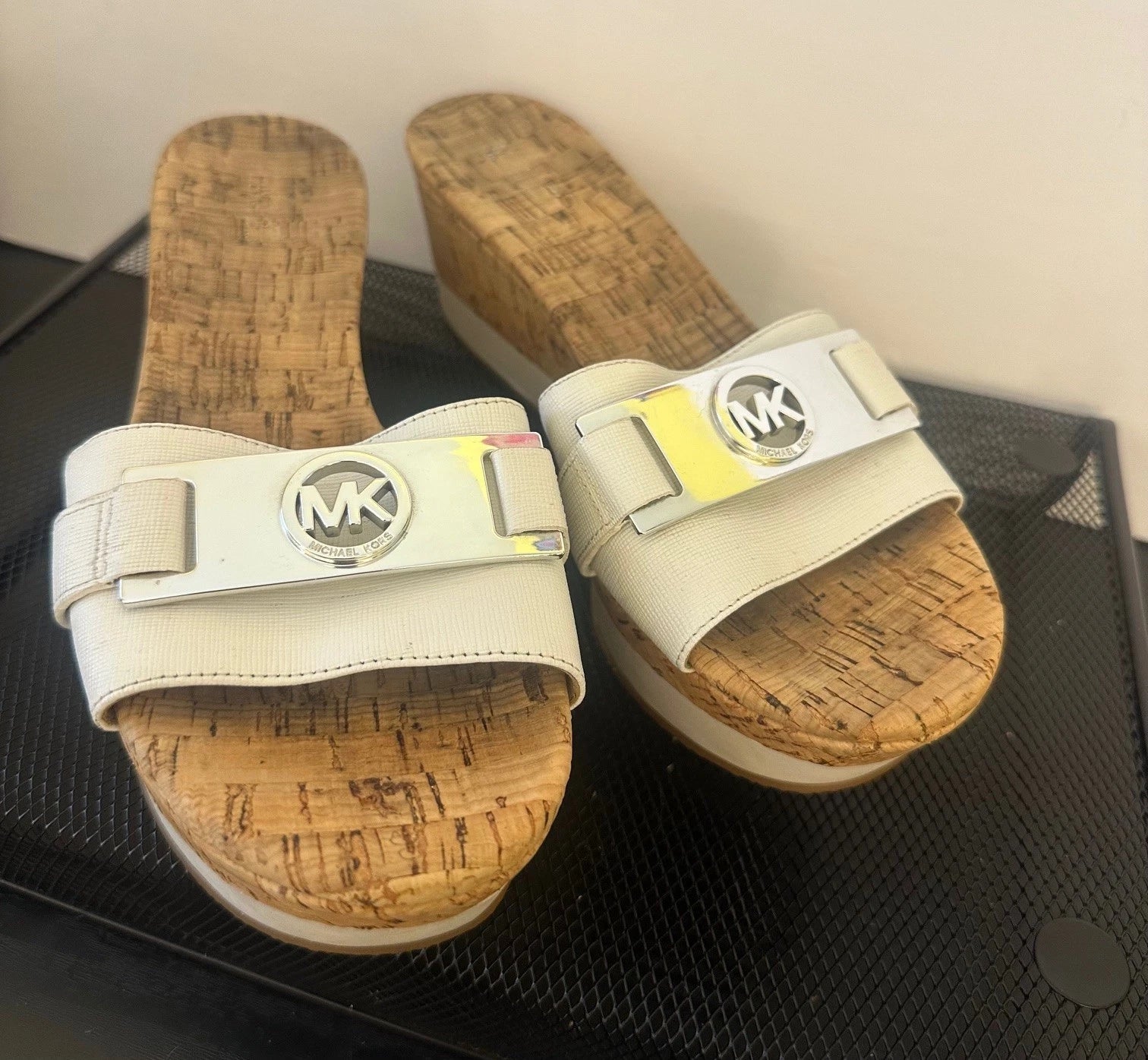 🔥Michael Kors MK Warren Platform Slides~Women’s Size 8.5~ White Slip~On Sandals
