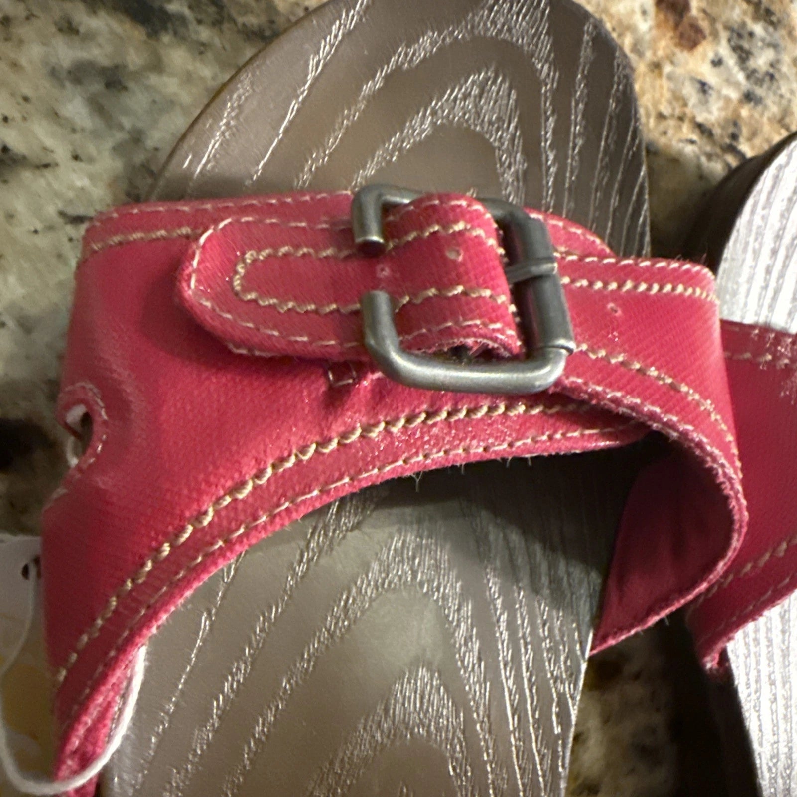 NEW Dr. Scholl's Women's Size 7 Wood Style Sandals with Pink Straps
