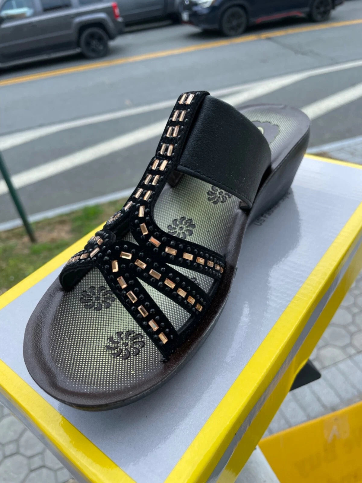 Womens Sparkling Brown QW Open Toe Sandals New in Box style L-17