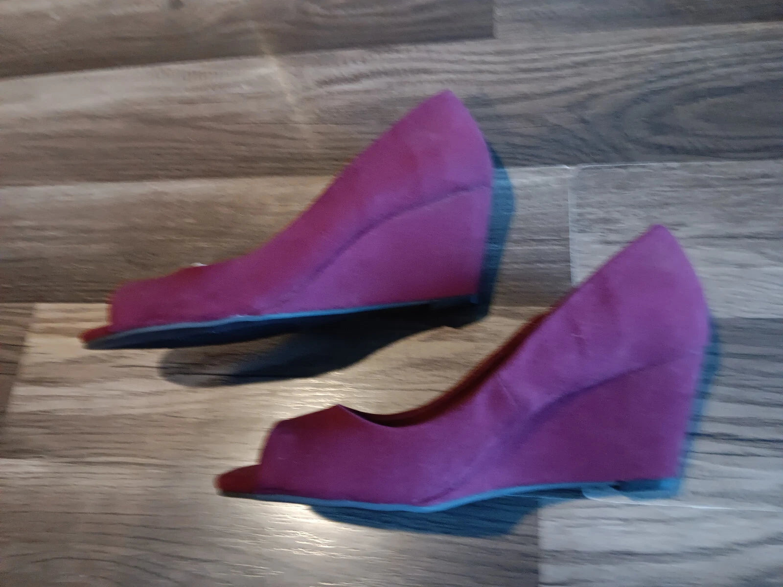 Torrid women's peep toe miniwedge suede style, size 7W burgundy shoes, NEW