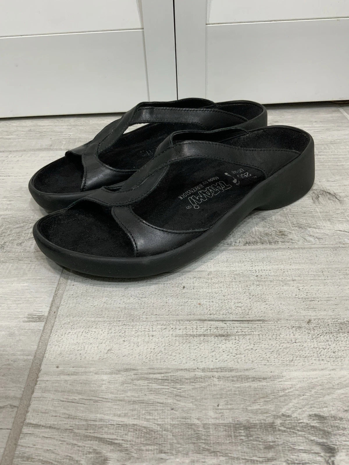 Tatami By Birkenstock Women’s 10 US/ 41 EU Black Leather Cross Strap Sandals