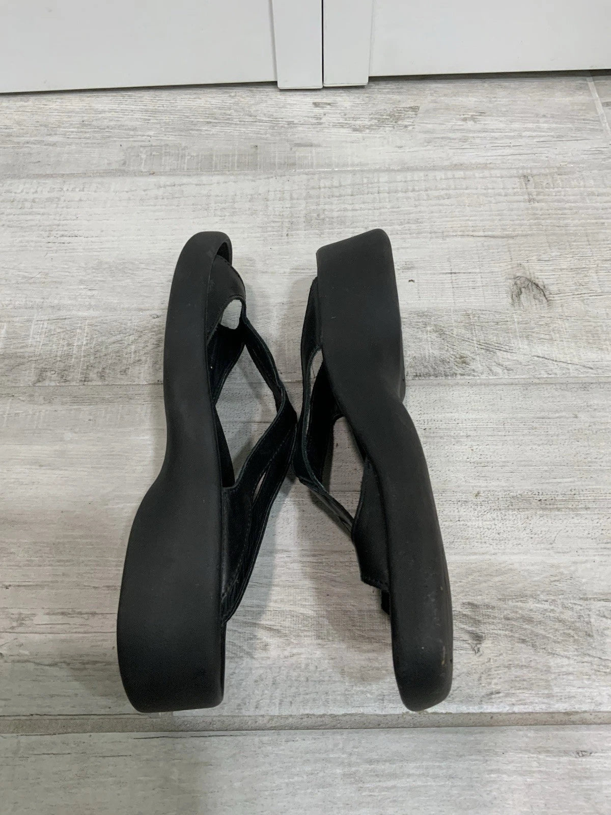 Tatami By Birkenstock Women’s 10 US/ 41 EU Black Leather Cross Strap Sandals