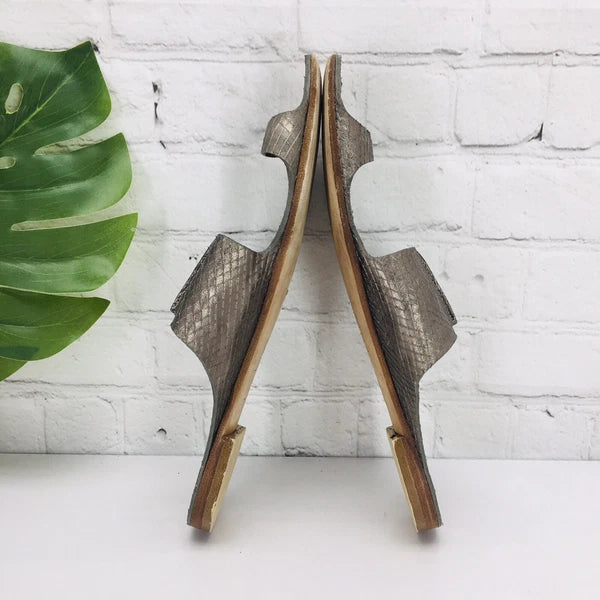 Michael Kors MK Sandals Women's 9M Metallic Gray Toe Ring Slide Flat Flip Flop