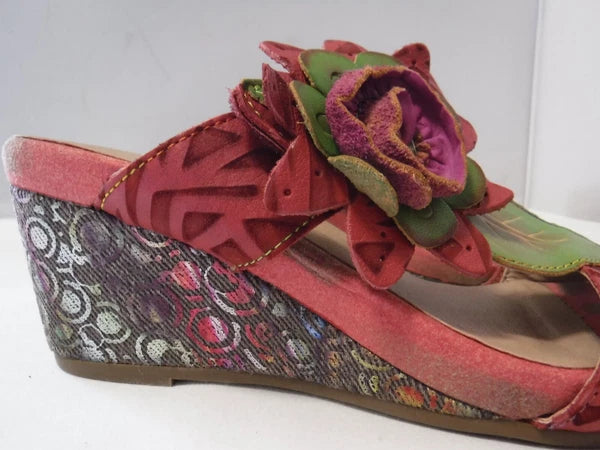 L’artiste By Spring Shayla Wedge Sandal Size 39 / 8.5 Red Green Floral Appliqué