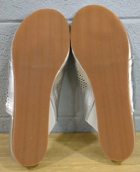 W30 NEW Softwalk Corsica II Womens 12M Slide On Leather Sandals Silver