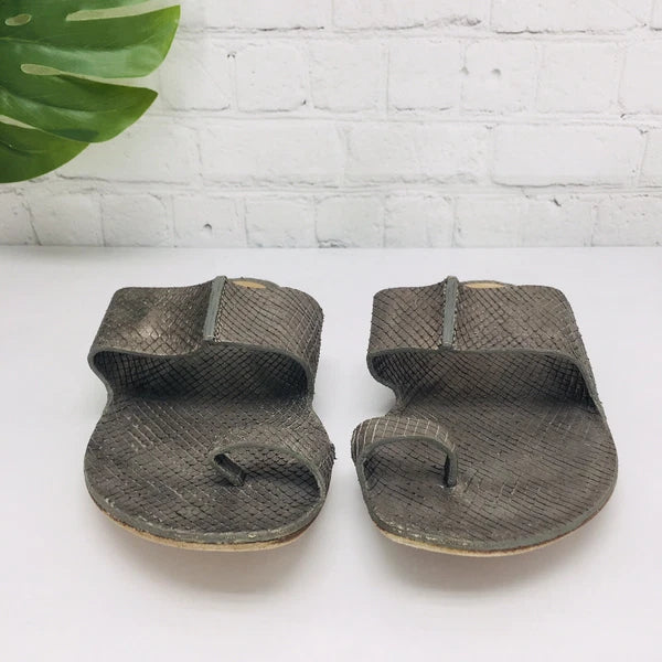 Michael Kors MK Sandals Women's 9M Metallic Gray Toe Ring Slide Flat Flip Flop