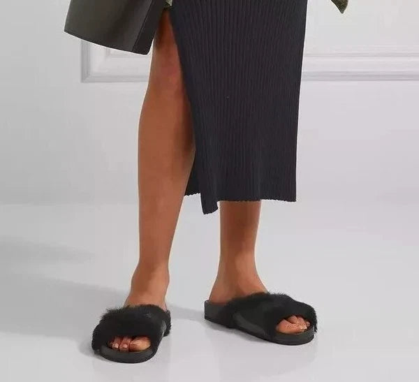 NIB Vince Garrison Italian Lamb Fur & Leather Slide Sandal in Black $250