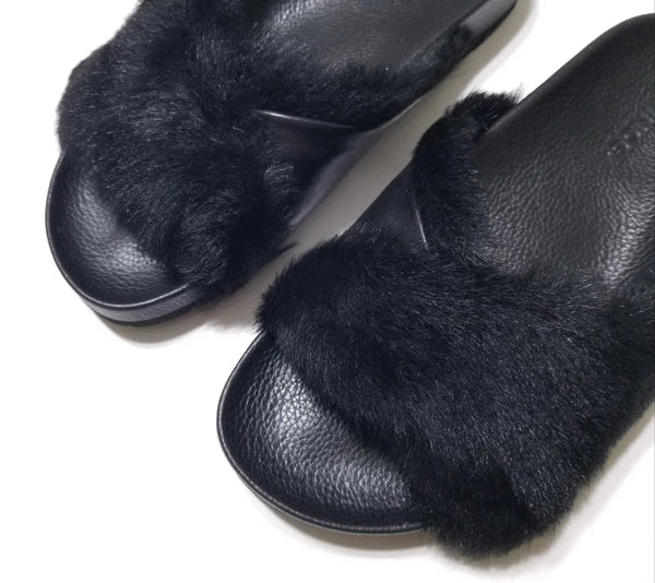NIB Vince Garrison Italian Lamb Fur & Leather Slide Sandal in Black $250