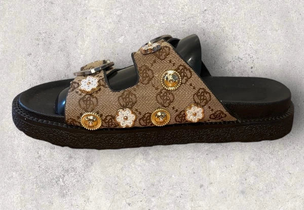 Vittorio Ventura Women’s Size 10 Buckle Embellished Thick Sole Slide Sandals