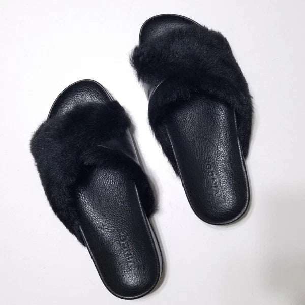 NIB Vince Garrison Italian Lamb Fur & Leather Slide Sandal in Black $250