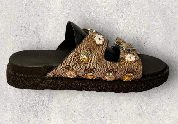 Vittorio Ventura Women’s Size 10 Buckle Embellished Thick Sole Slide Sandals