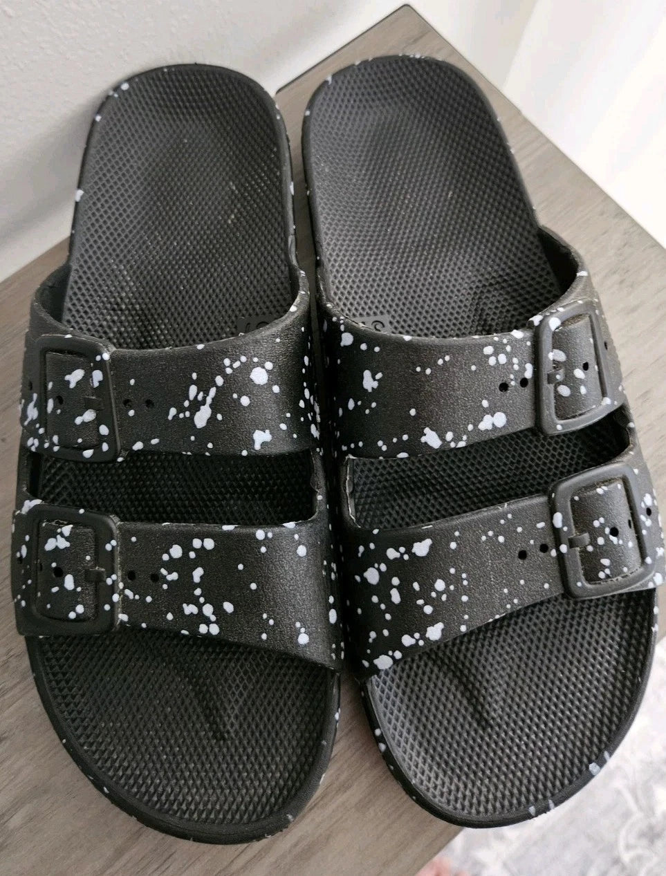 Freedom Moses Sandal SZ 6.5 Black And Gray Tie Dye Style