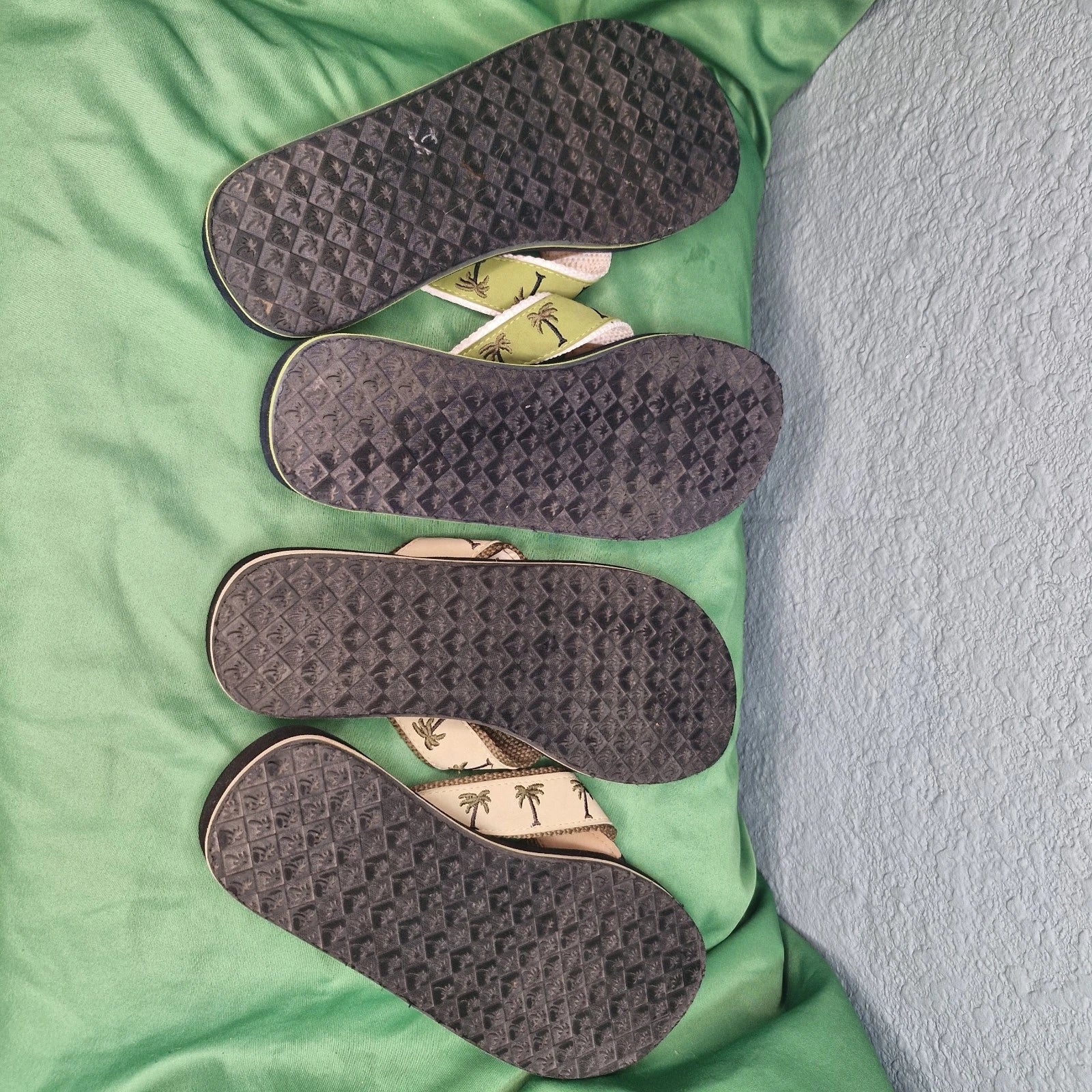 Lot 2 Margaritaville Flip Flops Breezy Wedge Style Tan & Green Palm Trees Size 8
