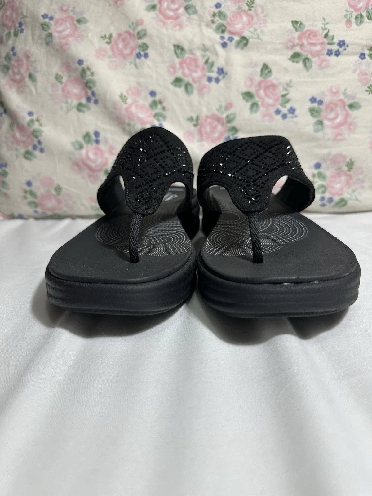 Clarks Women's Black Sandals flip flop style women size 10 New without tag