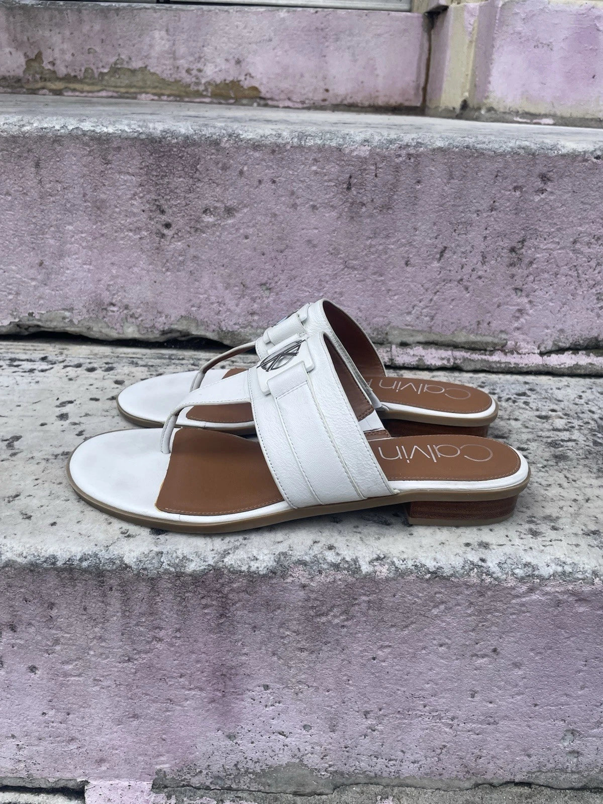 Calvin Klein Farley White/Silver Leather Sandals Women’s Size 11 – Chic Style