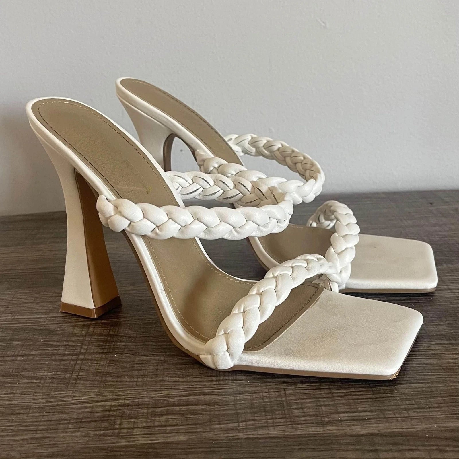 Fashion Nova Women’s White Heeled Slides Strappy Square Toe Sandals Size 8