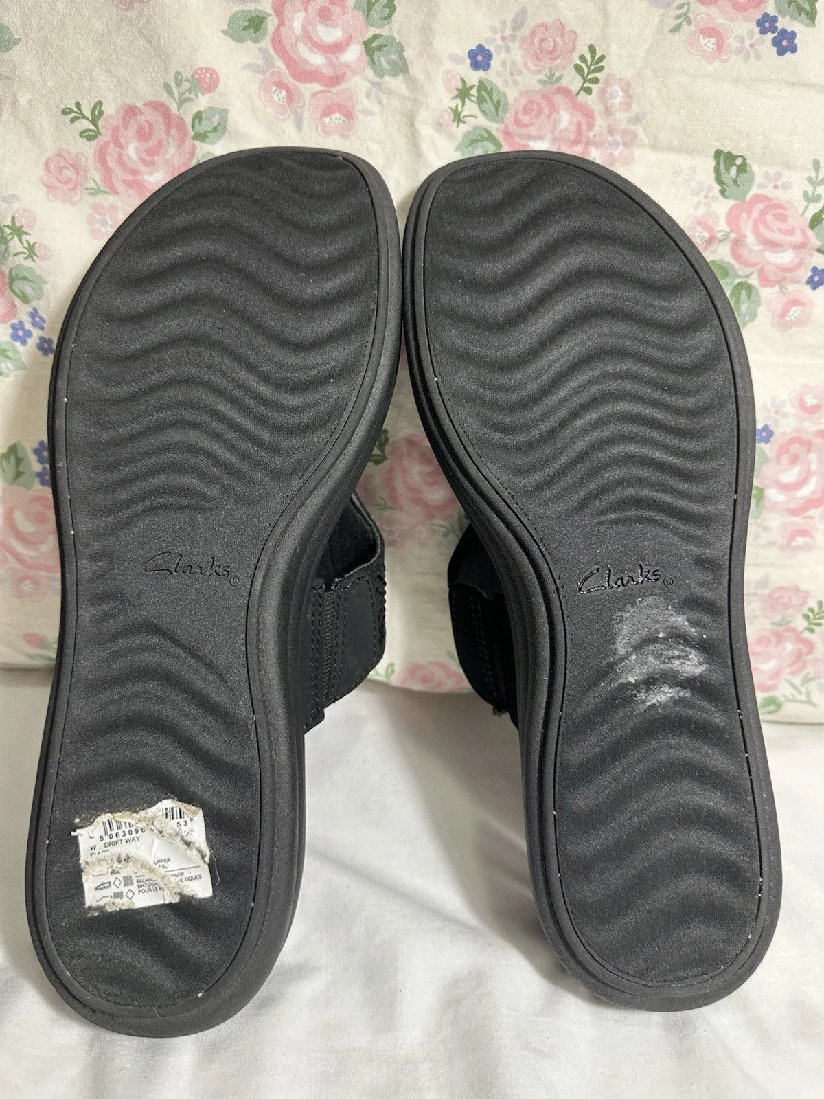 Clarks Women's Black Sandals flip flop style women size 10 New without tag