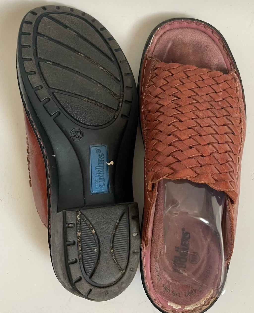 Cobbie Cuddlers Weaved Leather Uppers Slide-On Shoes Size 5 1/2 Wide 2” Heel