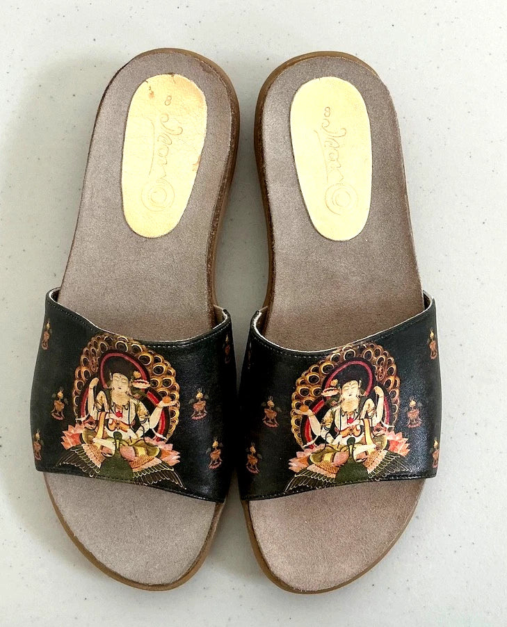 ICON Women's RARE Asian Theme Brown Art-to-Wear Slide Wedge 8M NEW