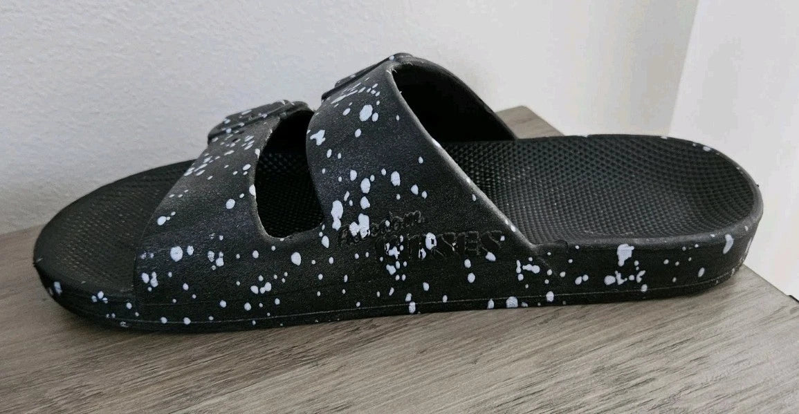 Freedom Moses Sandal SZ 6.5 Black And Gray Tie Dye Style