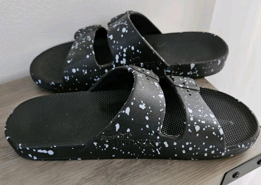 Freedom Moses Sandal SZ 6.5 Black And Gray Tie Dye Style