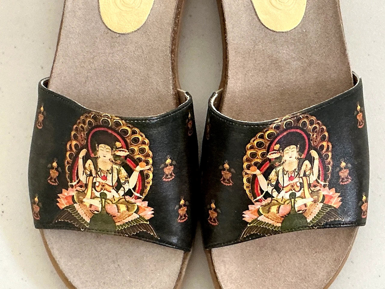 ICON Women's RARE Asian Theme Brown Art-to-Wear Slide Wedge 8M NEW