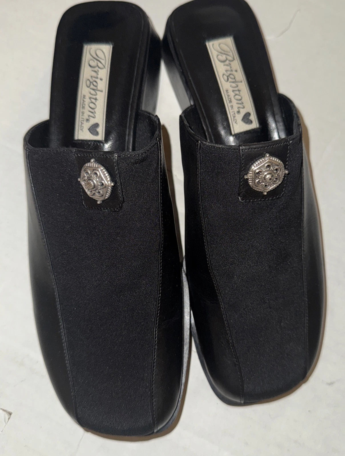 Brighton Bardot Black Leather Slides Silver Accent Low Heel Sandals Size 7 1/2