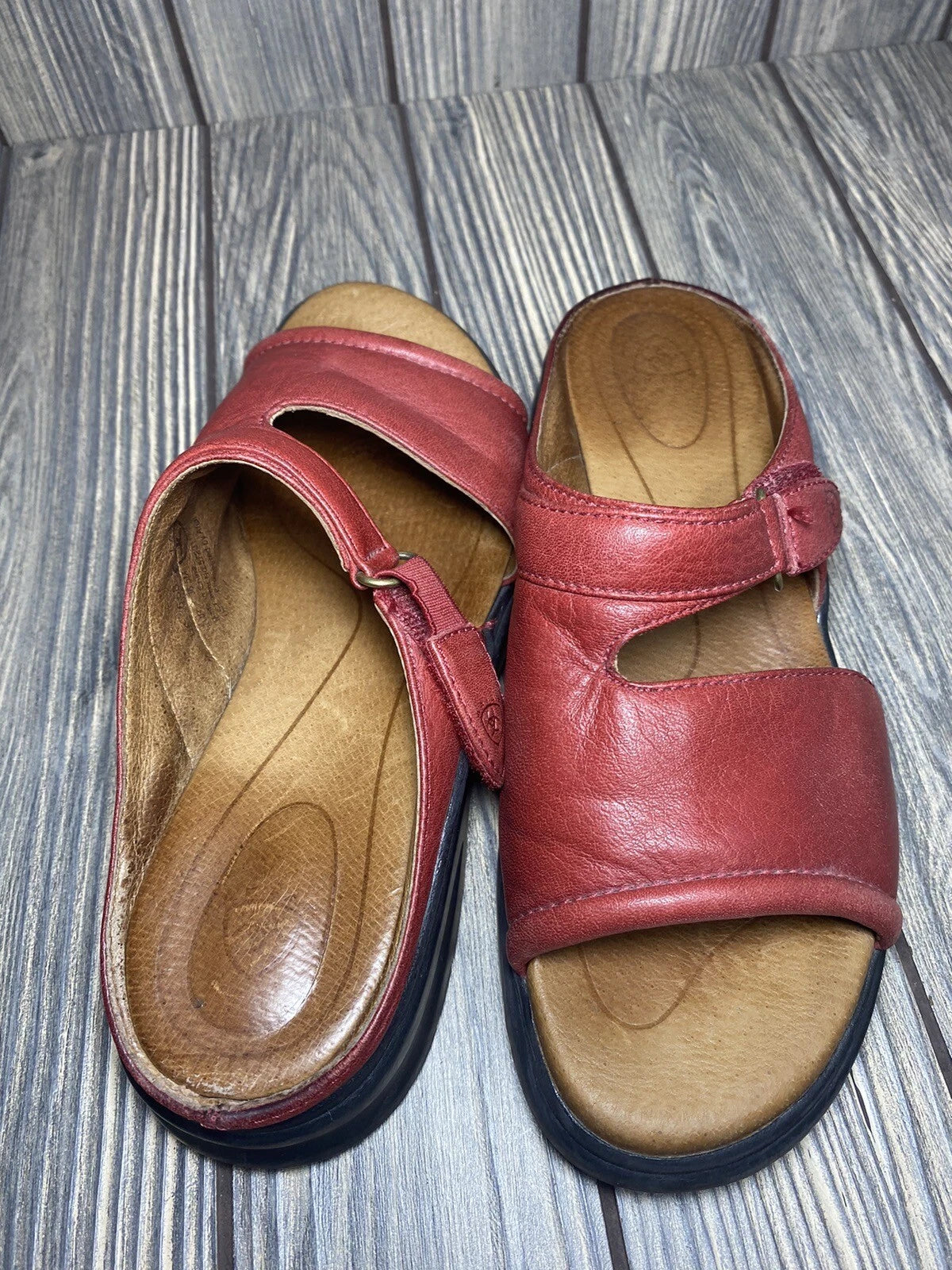 ARIAT Women’s Sandals Size:6.5B Style# 94160 Red Leather Open Toe Slides Sandals