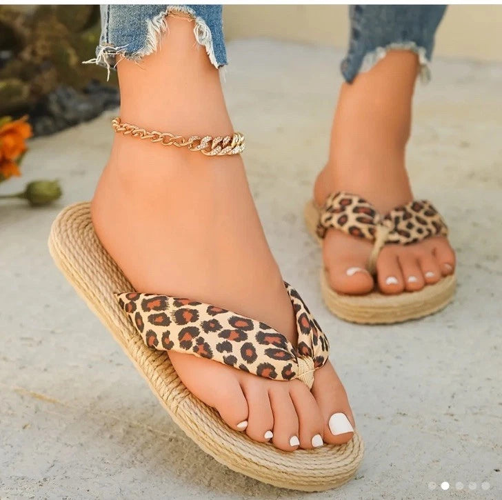 Flip Flops Leopard Print Size 7 Woman’s sandals Flip Flops Comfortable Fashion