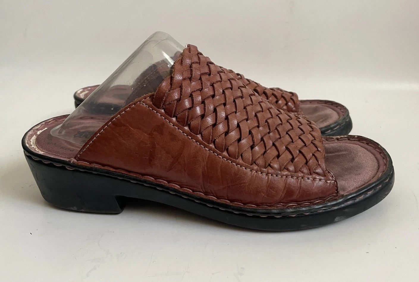 Cobbie Cuddlers Weaved Leather Uppers Slide-On Shoes Size 5 1/2 Wide 2” Heel