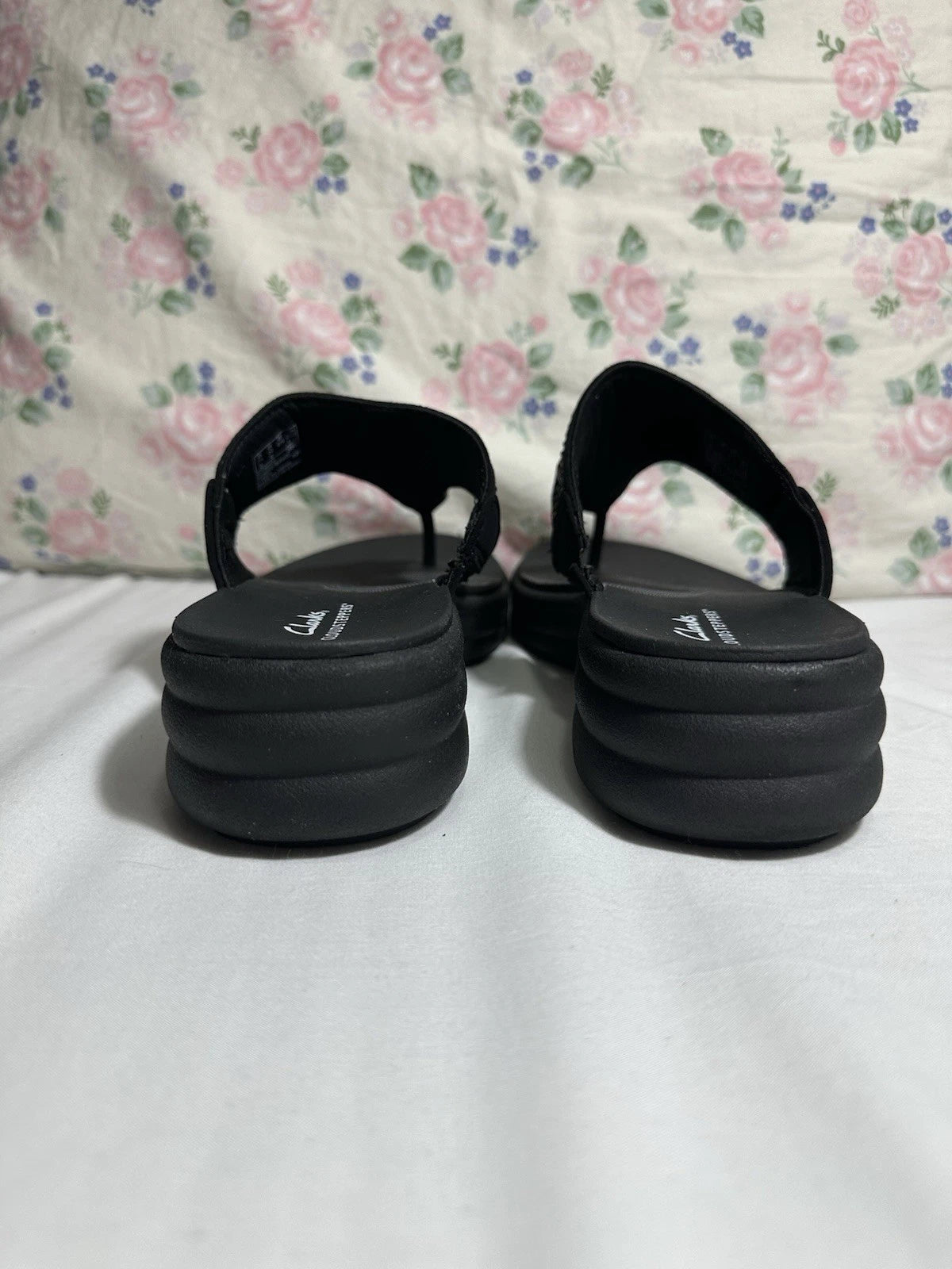 Clarks Women's Black Sandals flip flop style women size 10 New without tag