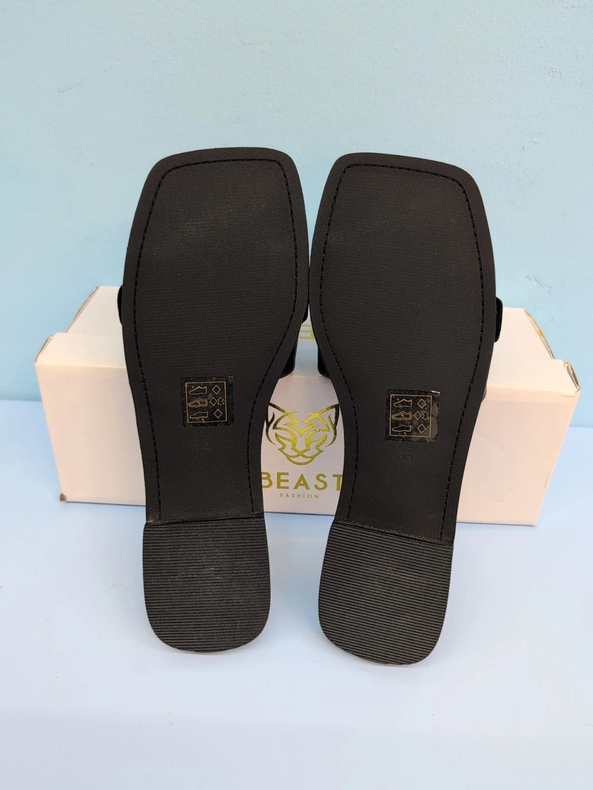 Beast Fashion LANA-01 Nude Chain Women's Flat Slide Sandals Size US 6.5 Black