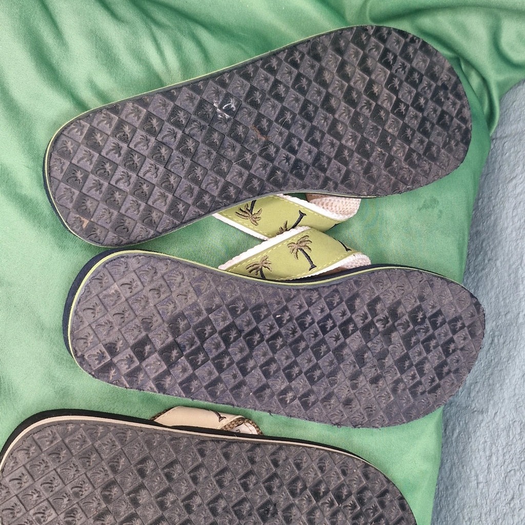 Lot 2 Margaritaville Flip Flops Breezy Wedge Style Tan & Green Palm Trees Size 8
